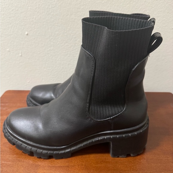 Steve Madden Zappa Lug Sole Bootie Womens 10 Black Chunky Heel Treads - Picture 3 of 8